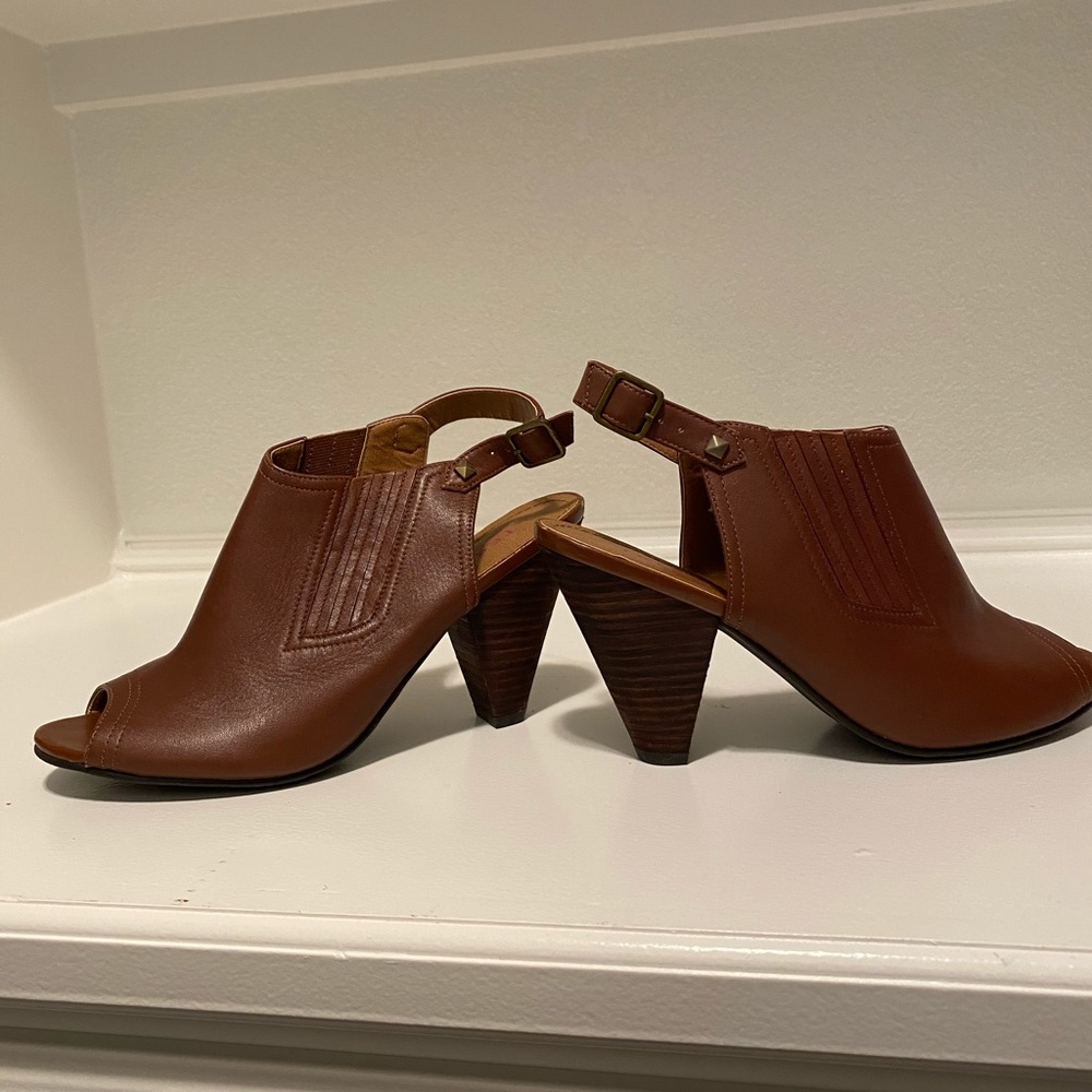 TESORI HIGH HEEL OPEN TOE SLINGBACCK SANDAL NWOT